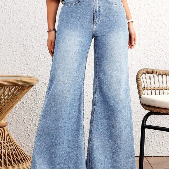 Light Wash Casual Women's Loose Fit Wide Leg Jeans w/Pockets - Picture 4 of 7